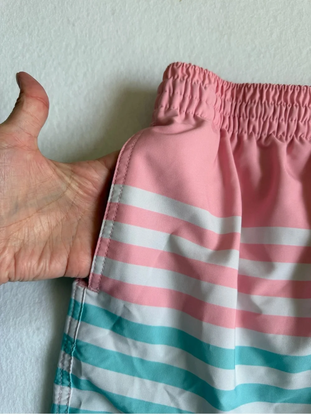 Chubbies On the Horizons Swim Trunks Men’s Large 7” Pink Aqua Striped Stretch